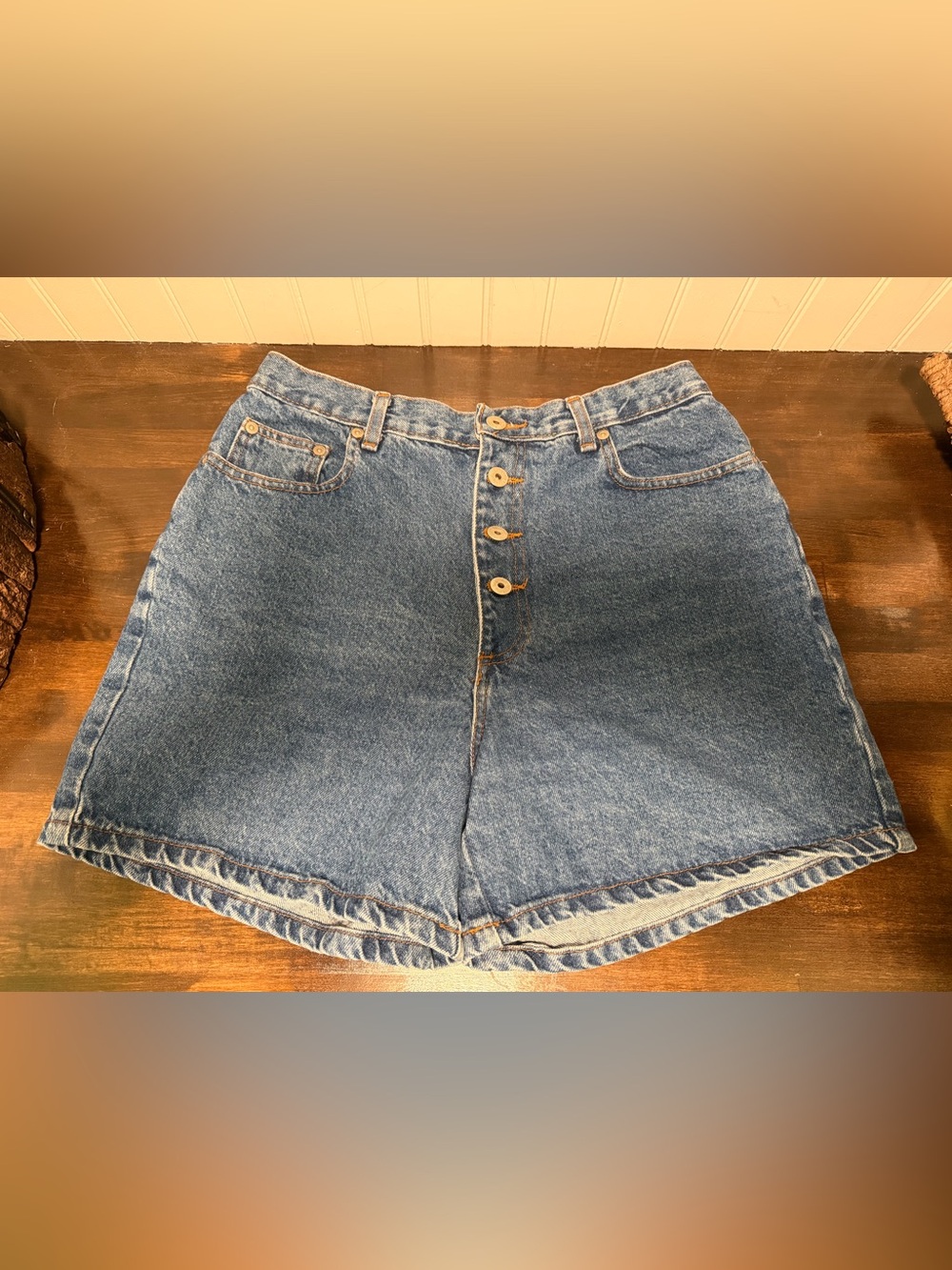 Vintage LA Blues shorts. Button up. High waist. Denim jean shorts - Picture 2 of 6